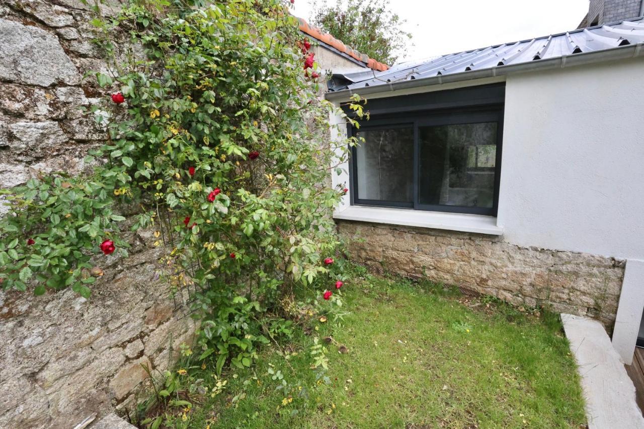 L'Atelier Et Sa Terrasse Apartment Pontivy Exterior photo